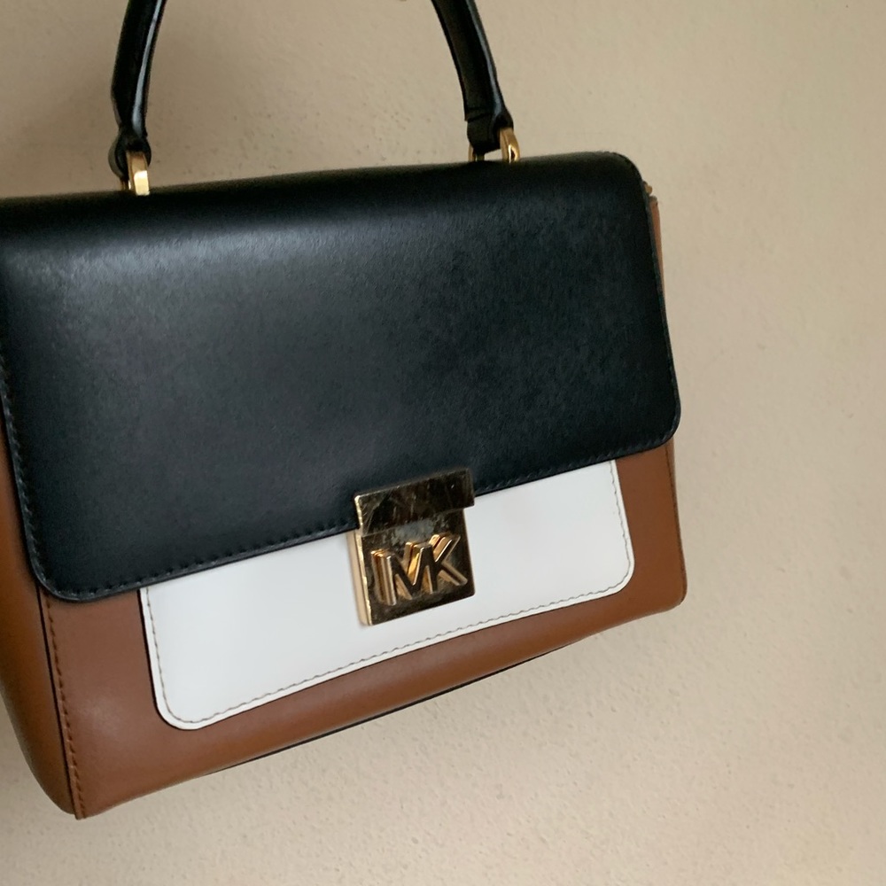 Michael Kors rare Mindy bag small (not the mini version) - Picture 5 of 10